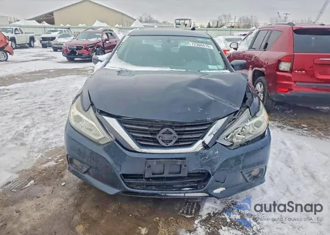 2017 Nissan Altima 2.5 z USA, uszkodzony, nr VIN 1N4AL3AP0HC114735